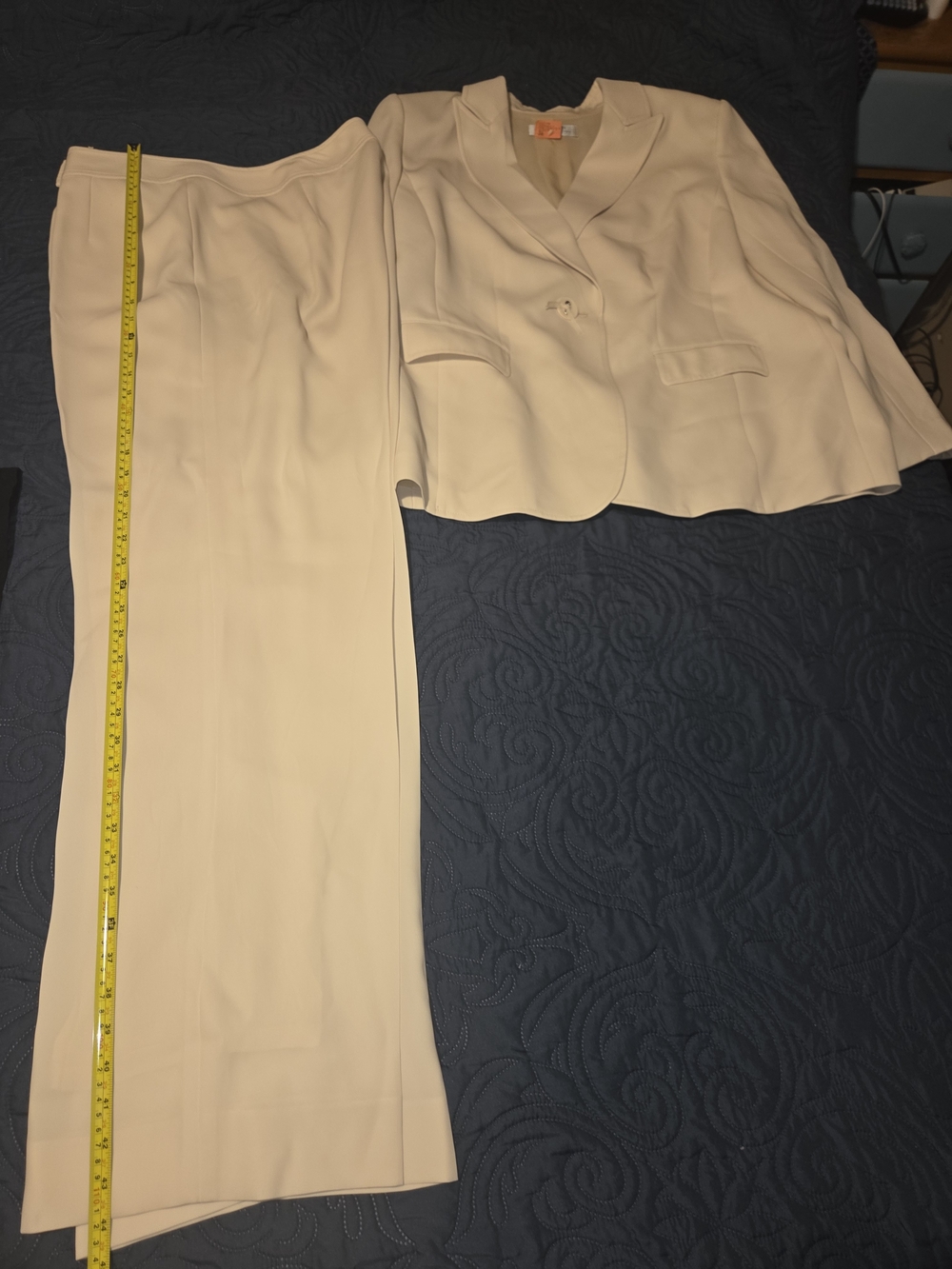 Women's Cream Tahari 16W Two-Piece Blazer and Pant Set